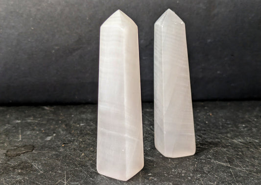 Mangano Calcite Mini Obelisk