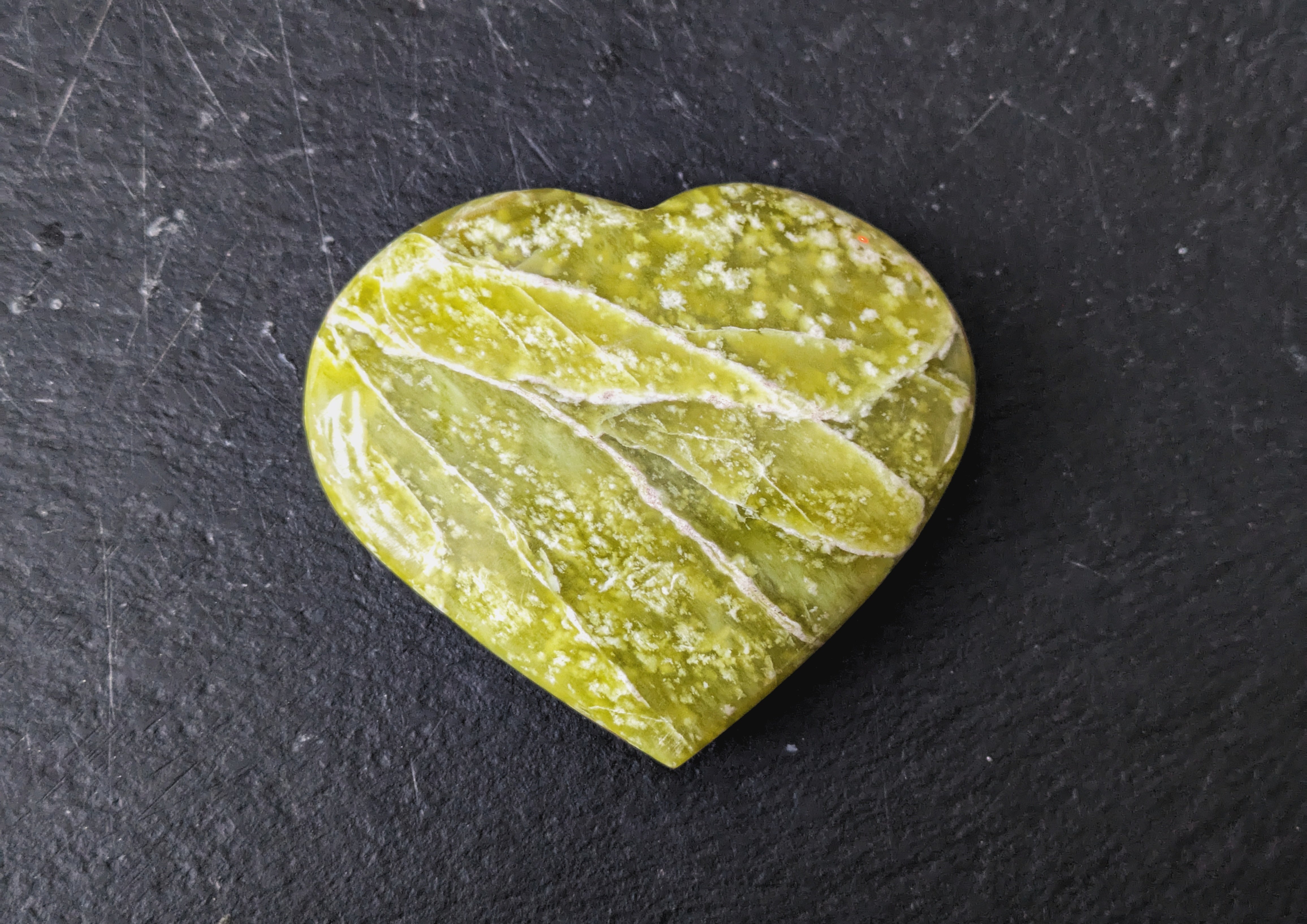 Yellow serpentine crystal hearts deals