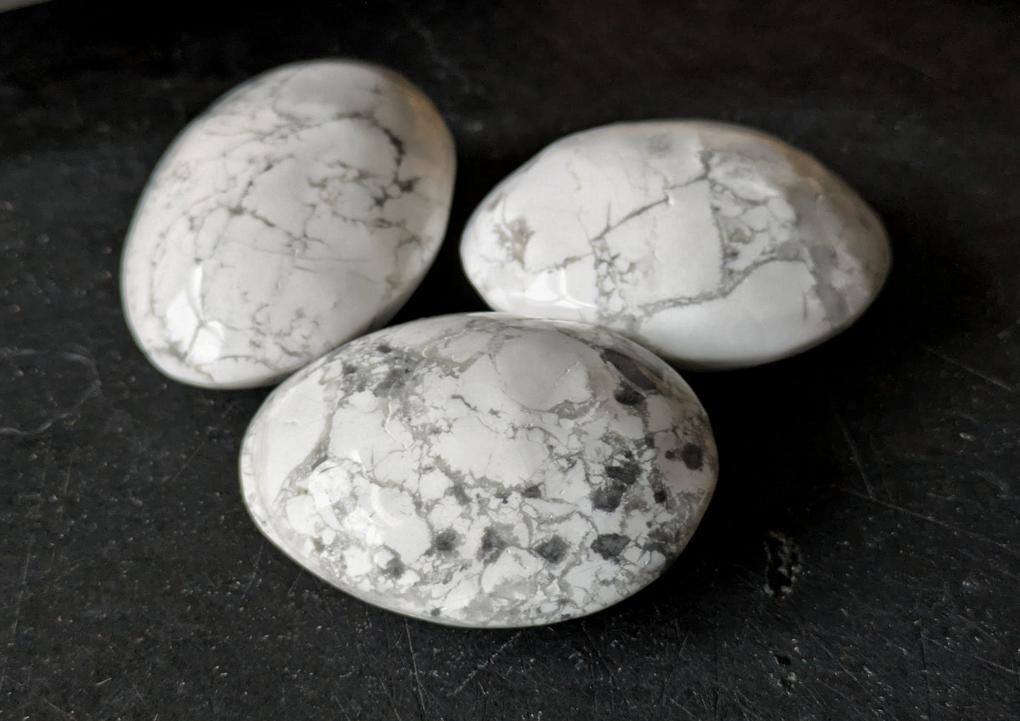 Howlite Palmstone